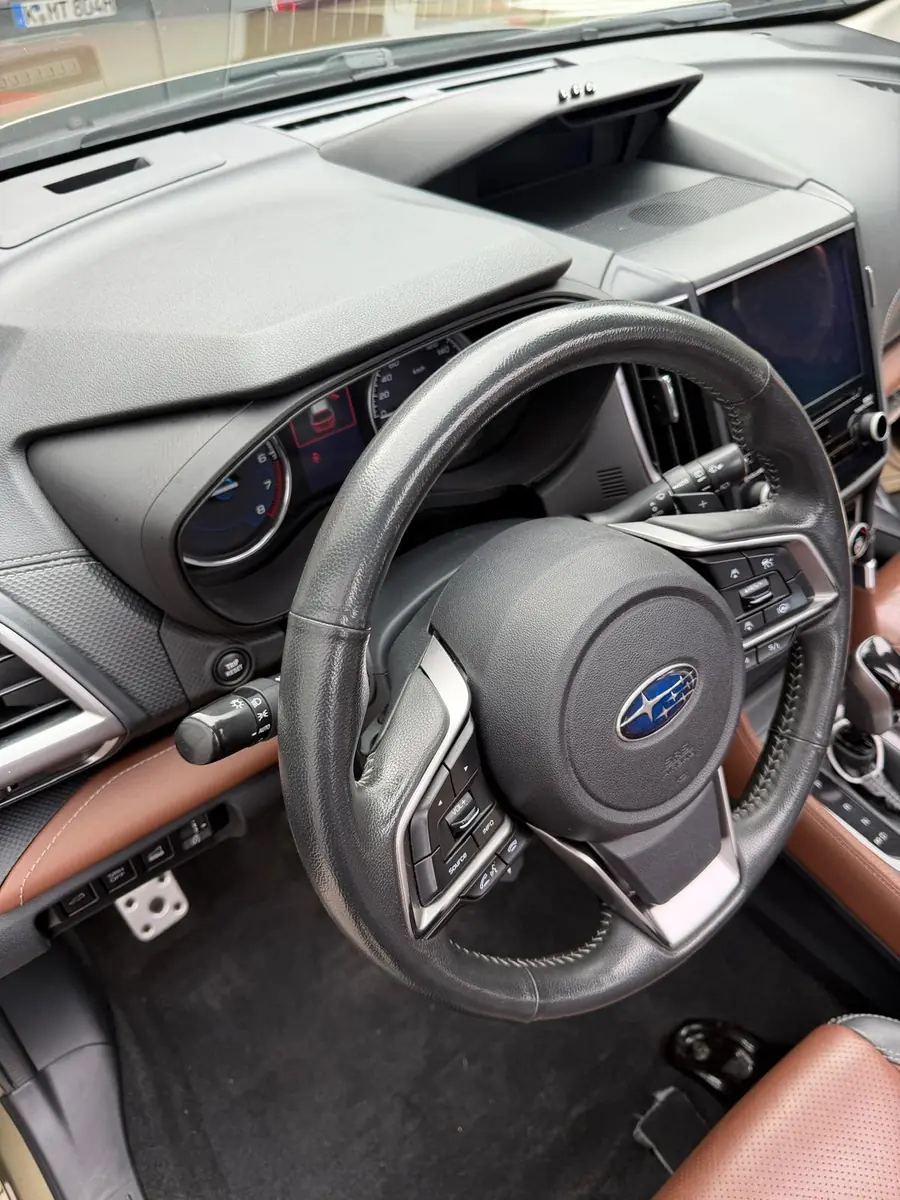 Subaru nach der Aufbereitung, Cockpit und Lenkrad sauber – KFZ-Aufbereitung Siebers