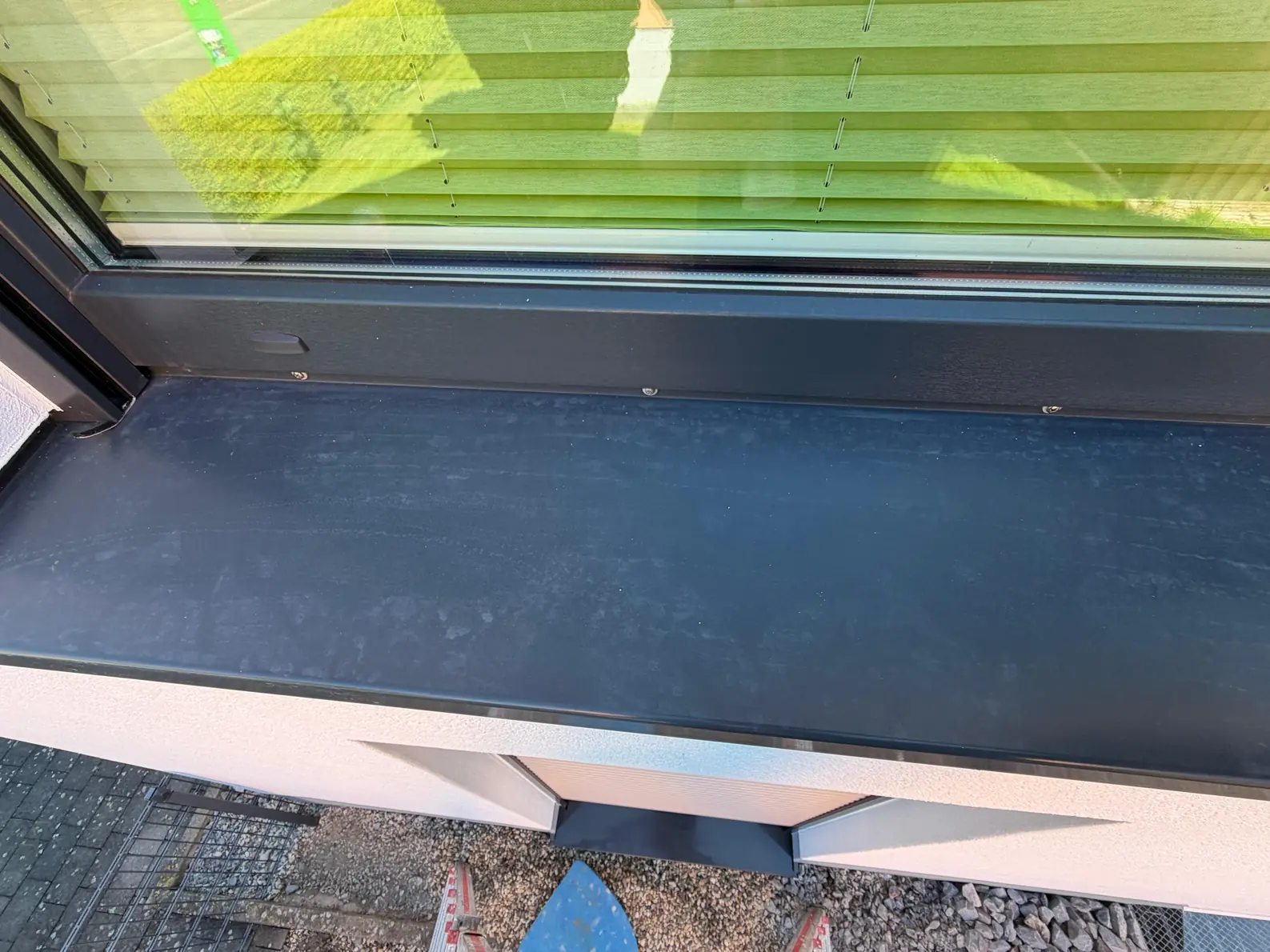 Fensterbank vor der Aufbereitung bei KFZ-Aufbereitung Siebers