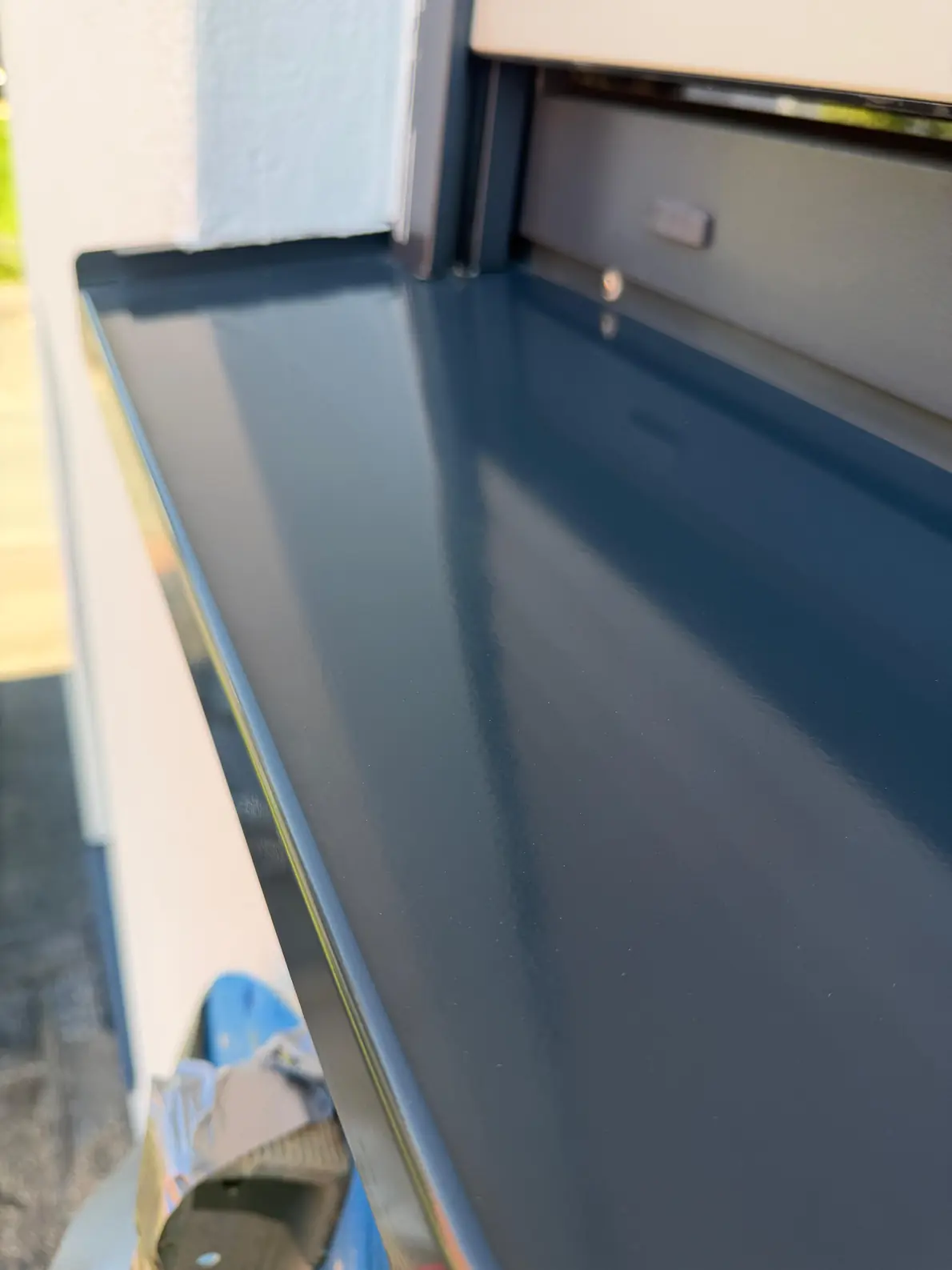 Fensterbank nach der Aufbereitung bei KFZ-Aufbereitung Siebers